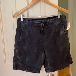 NWT Gap mens small 8” short, distressed grey color